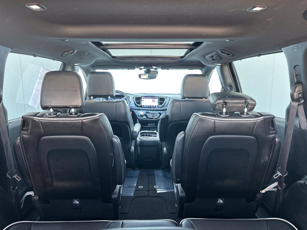 Used 2025 Chrysler Pacifica Limited FWD image 25