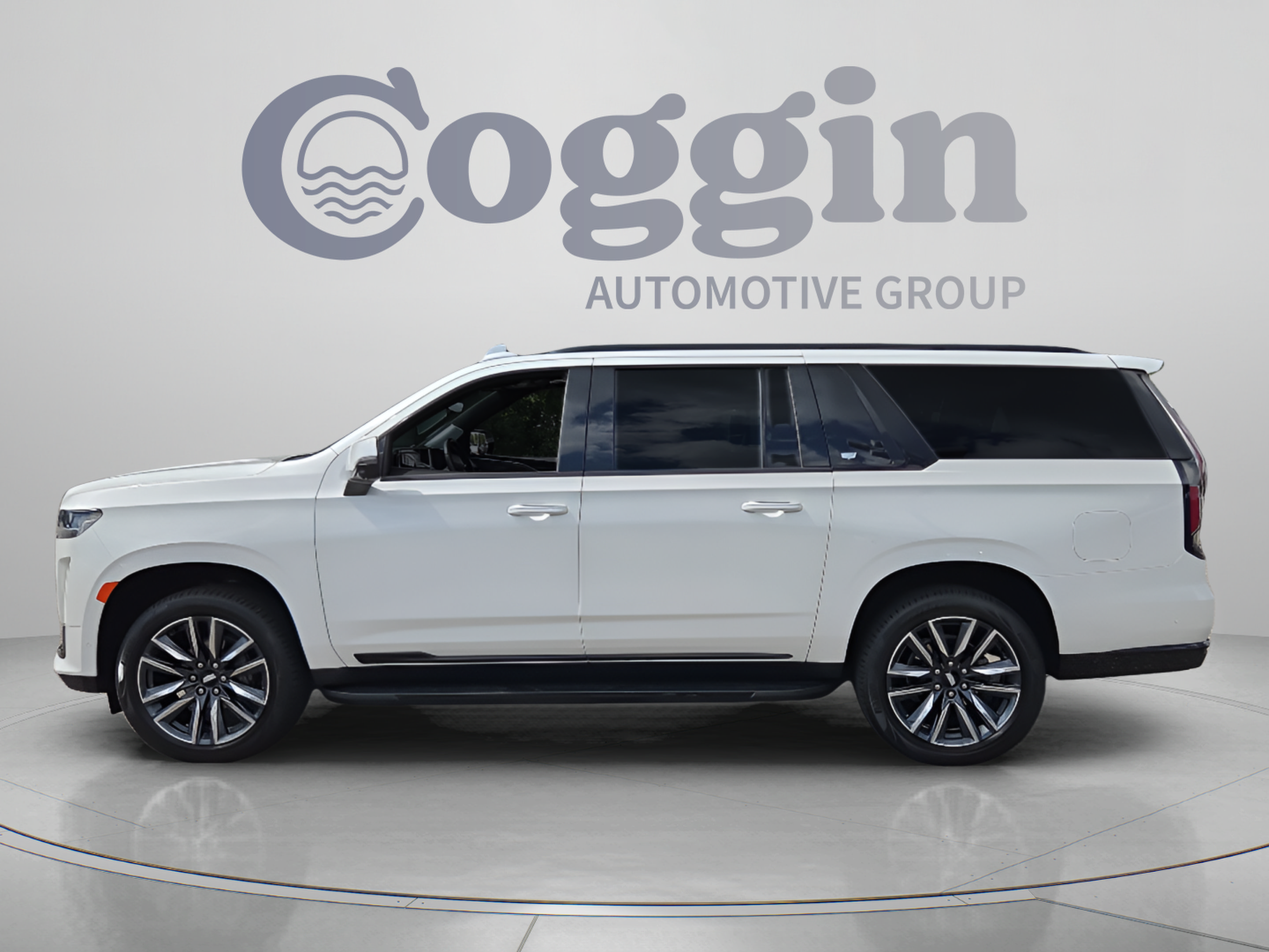 Used 2021 Cadillac Escalade ESV Sport Platinum w/ Heavy-Duty Trailer Package AWD/4WD image 2