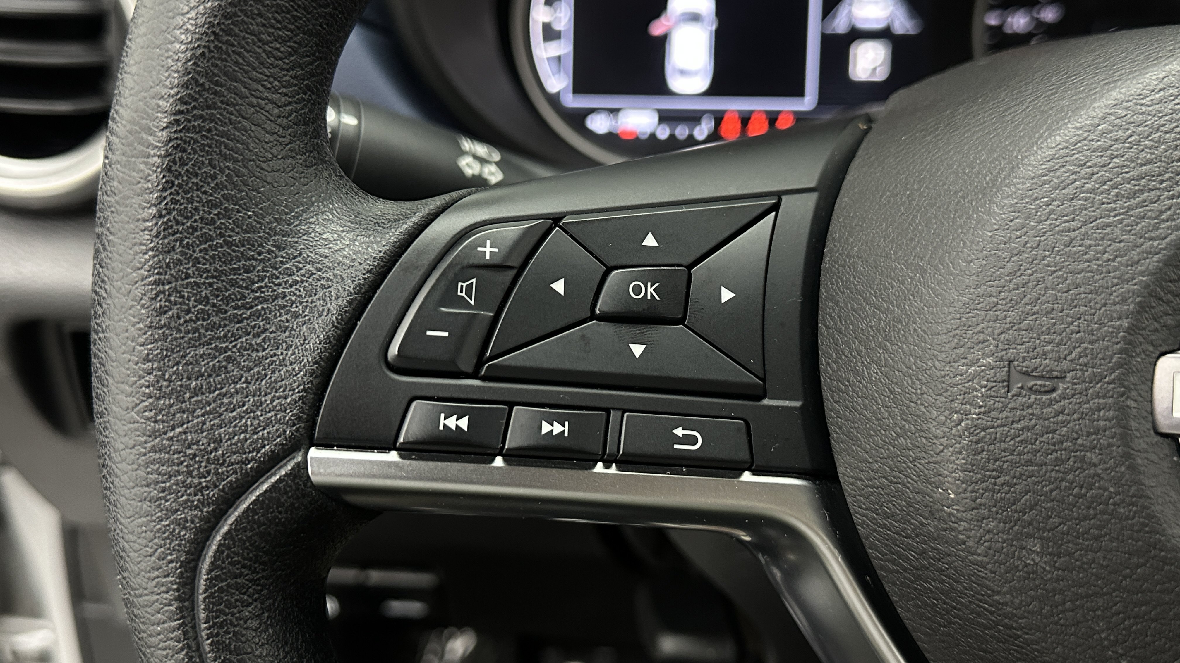 Used 2025 Nissan Versa SV FWD image 19