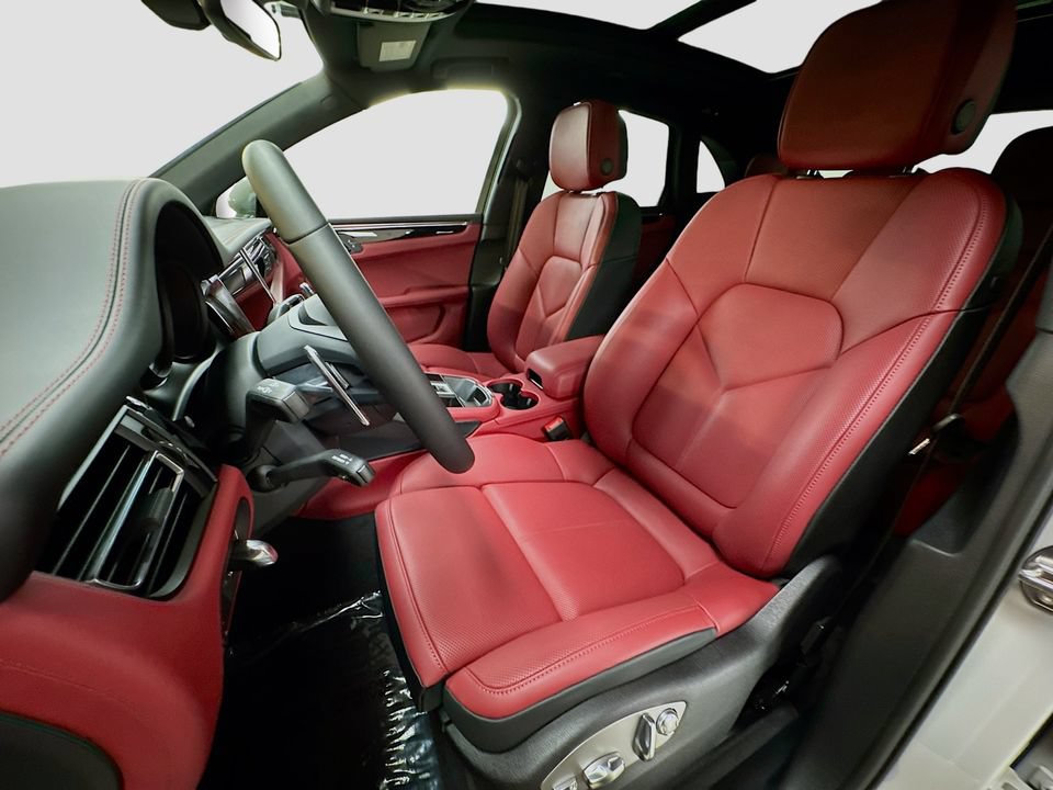 New 2026 Porsche Macan AWD/4WD image 5