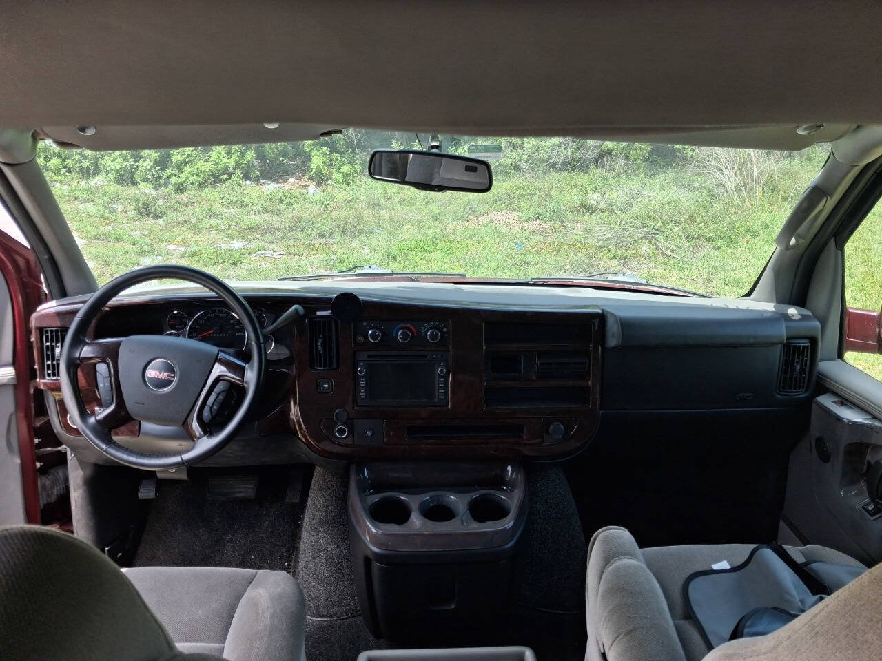Used 2010 GMC Savana 1500 AWD w/ Preferred Equipment Group image 9