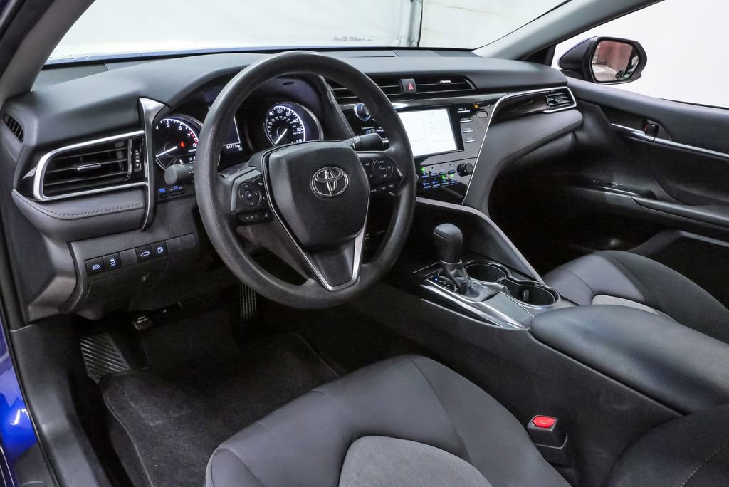 Used 2018 Toyota Camry LE image 2