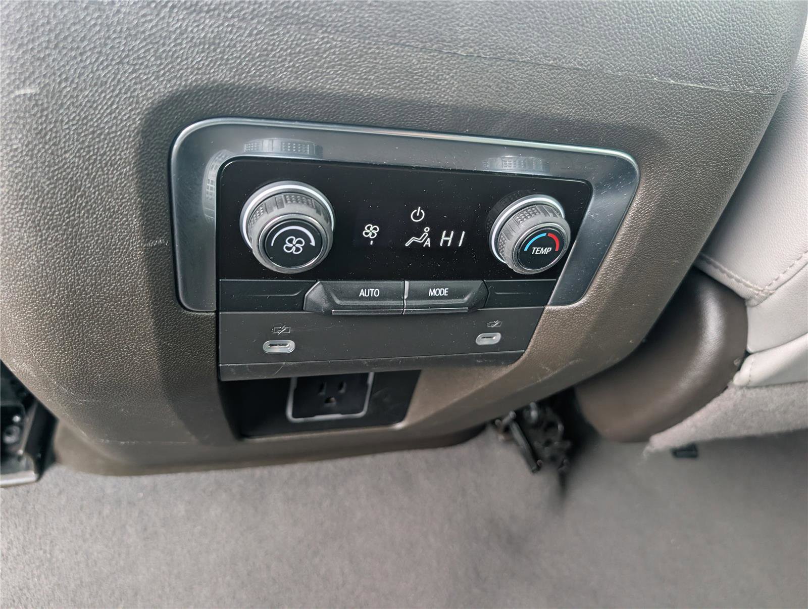 Used 2024 Chevrolet Tahoe LT AWD/4WD image 17