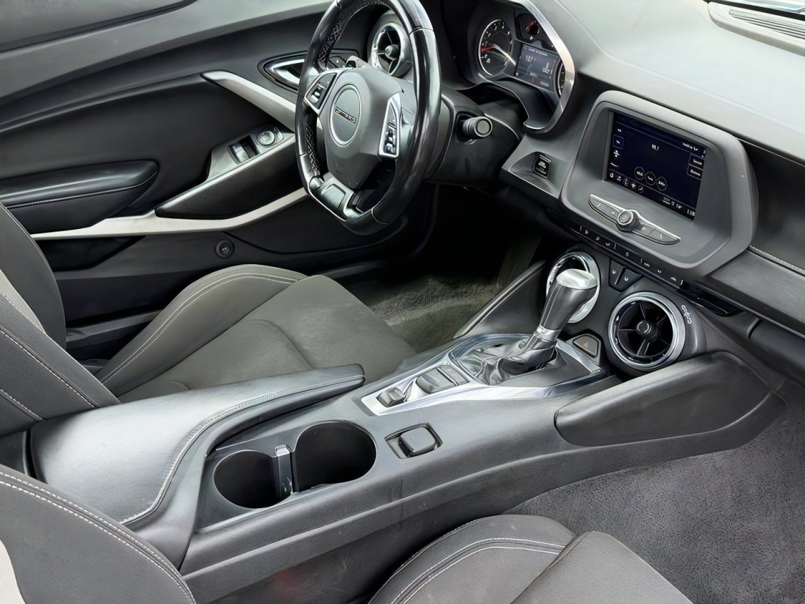 Used 2021 Chevrolet Camaro LT image 10