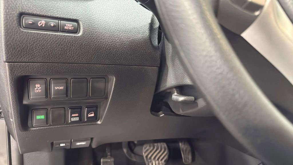 Used 2015 Nissan Rogue SV AWD/4WD image 30