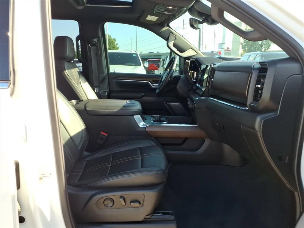 Used 2024 Chevrolet Silverado 3500 High Country w/ High Country Premium Package AWD/4WD image 17