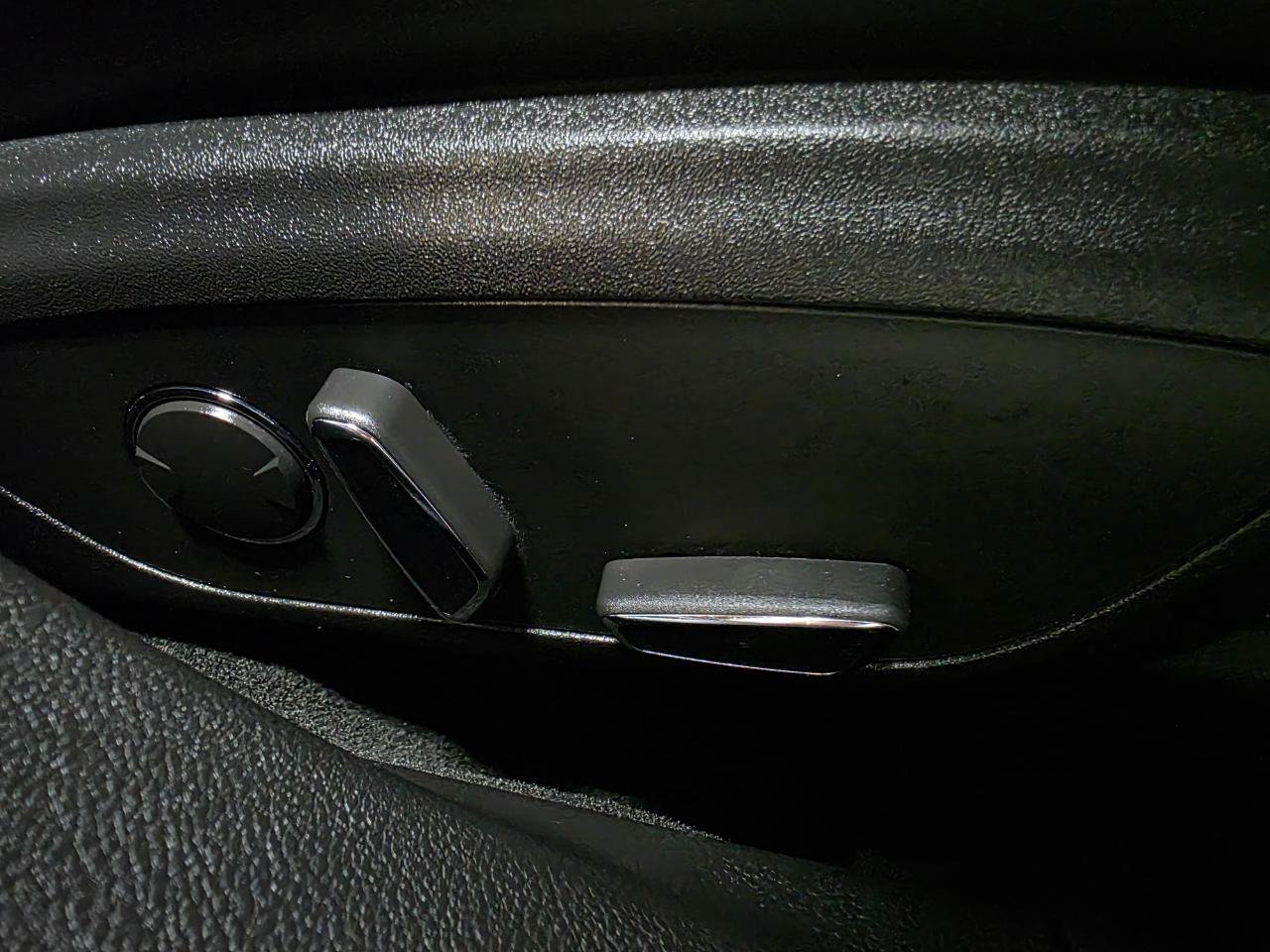 Used 2013 Lincoln MKZ FWD image 28