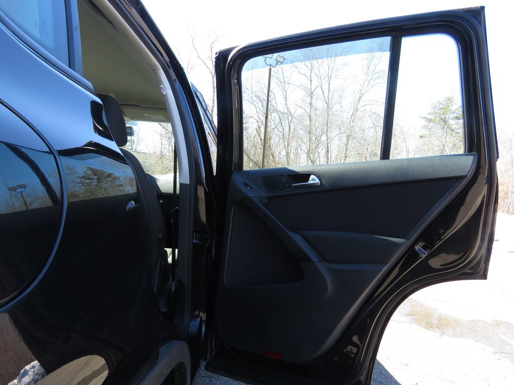 Used 2017 Volkswagen Tiguan Limited w/ Premium Package image 15