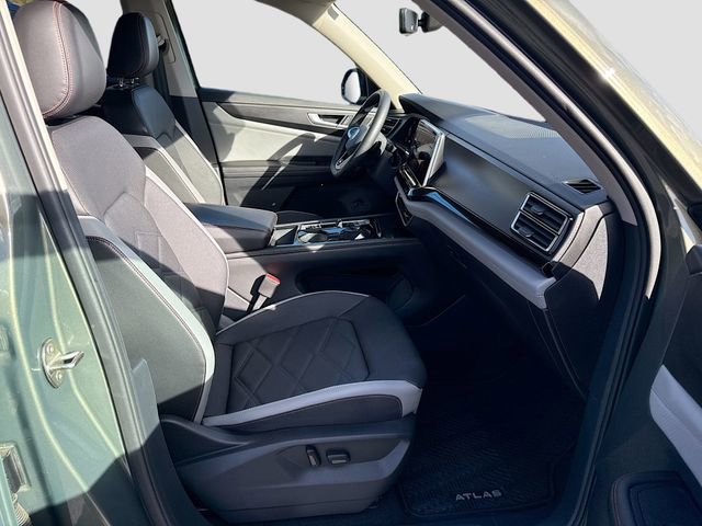 Used 2024 Volkswagen Atlas Peak Edition SEL image 31