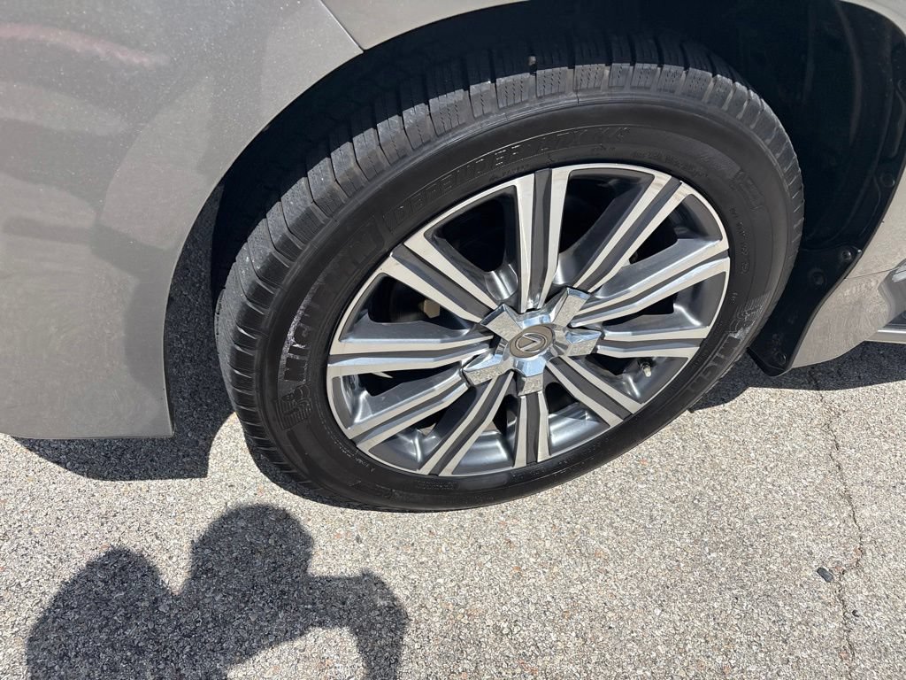 Used 2016 Lexus LX 570 4WD w/ Luxury Package image 9