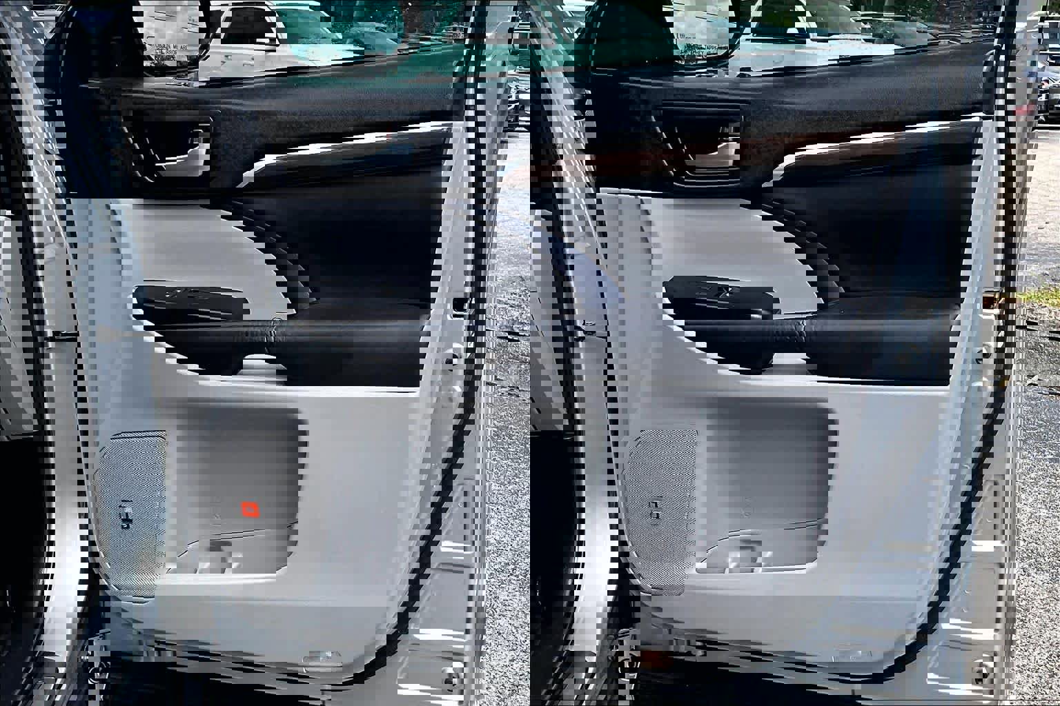 Used 2015 Toyota Highlander Limited Platinum FWD image 27