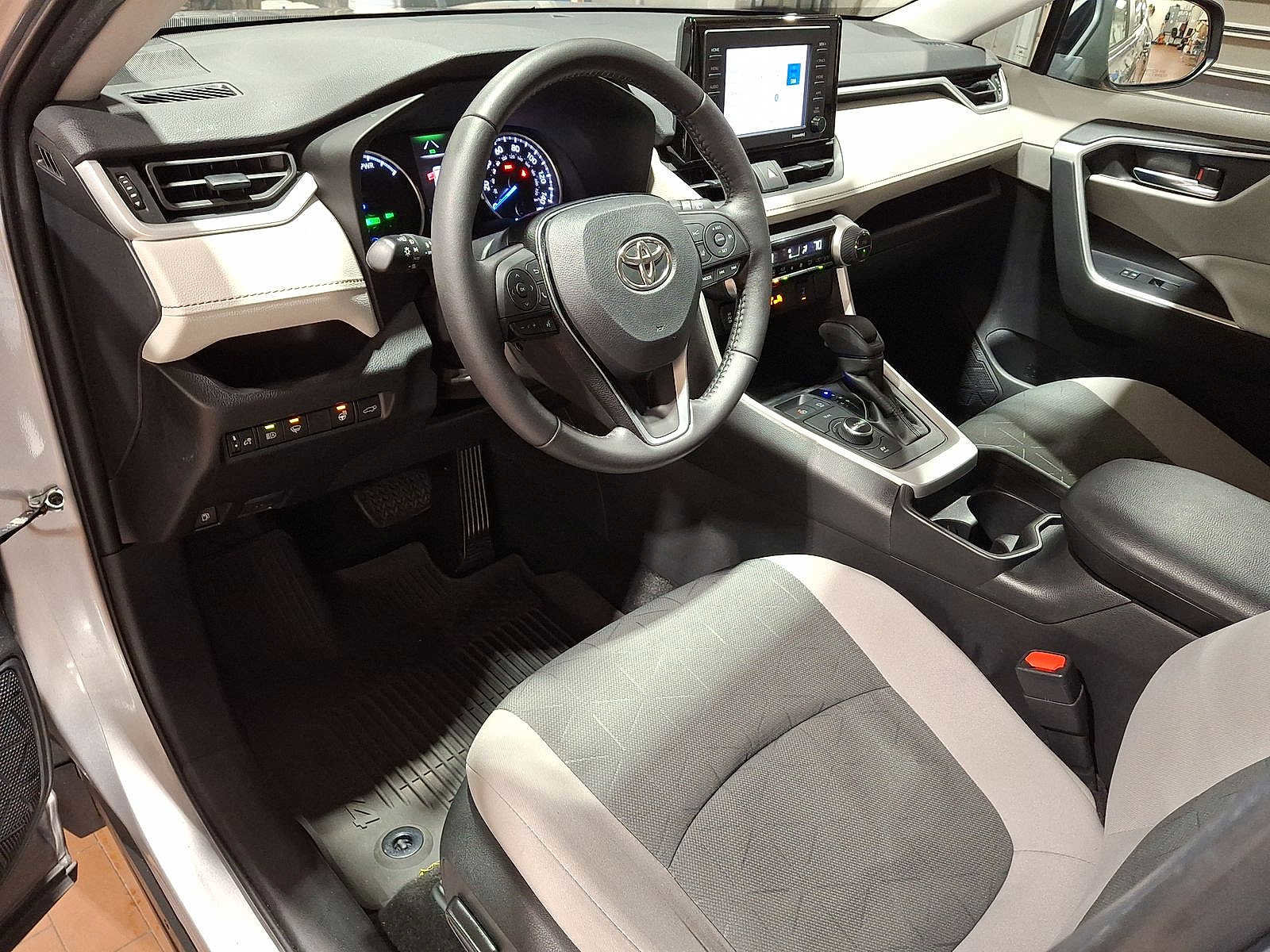 Used 2021 Toyota RAV4 XLE image 20