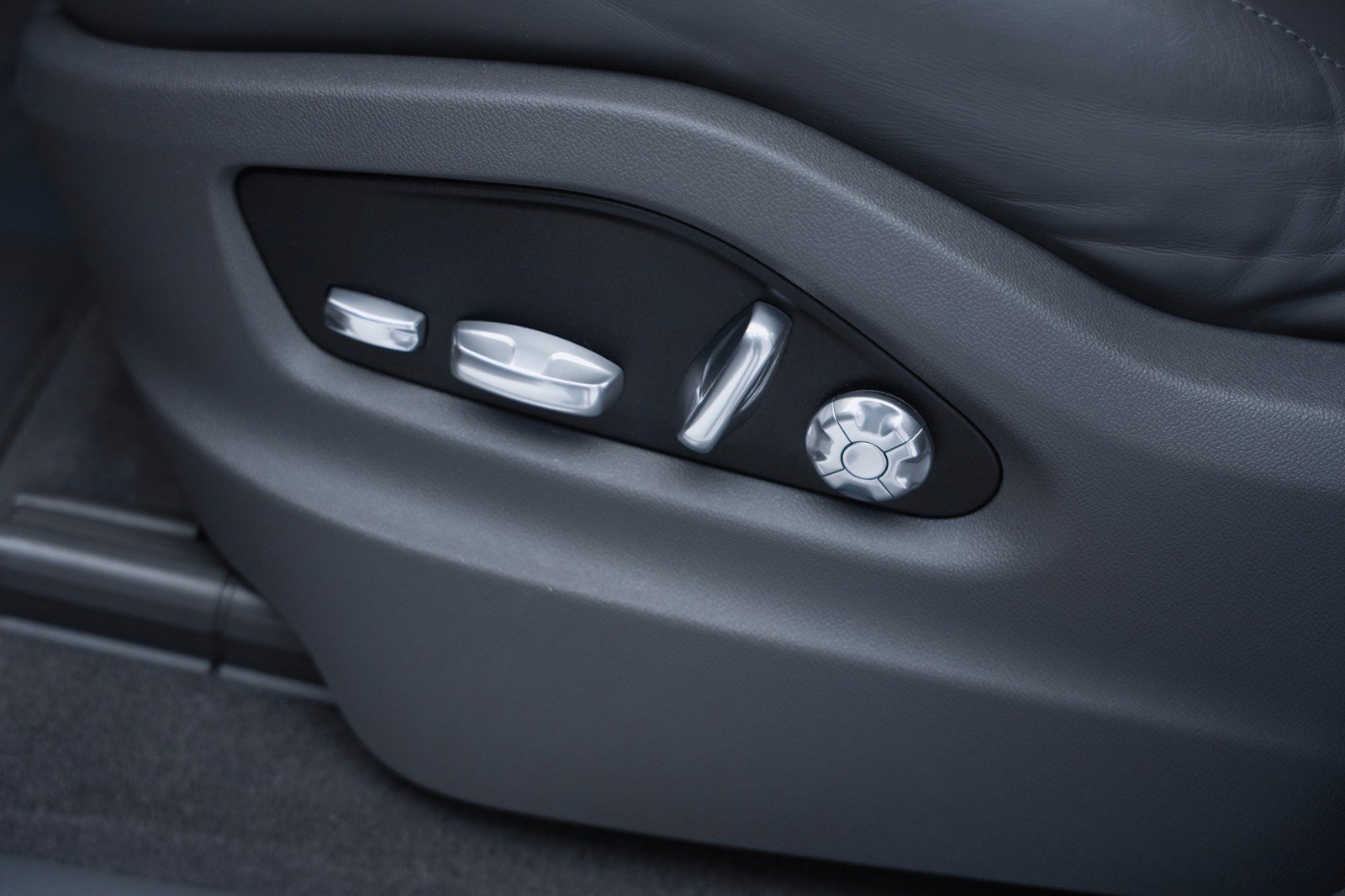 Certified 2020 Porsche Cayenne AWD/4WD image 13