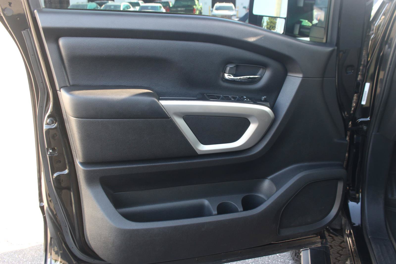 Used 2021 Nissan Titan SV w/ SV Convenience Package AWD/4WD image 14