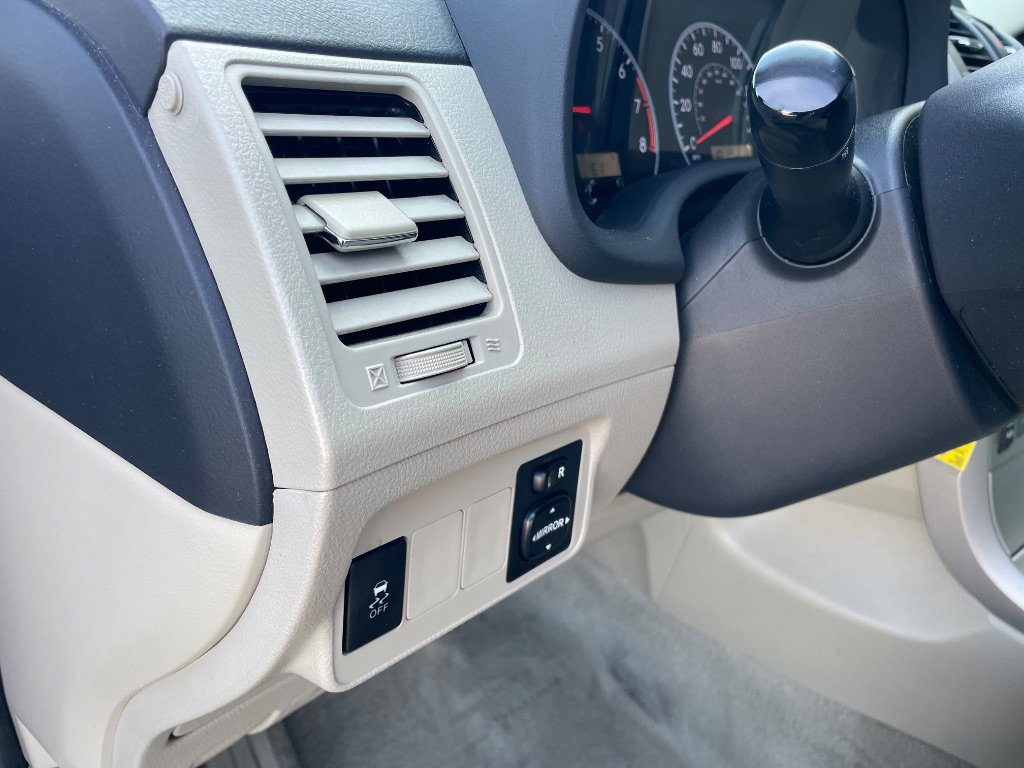 Used 2013 Toyota Corolla LE image 32