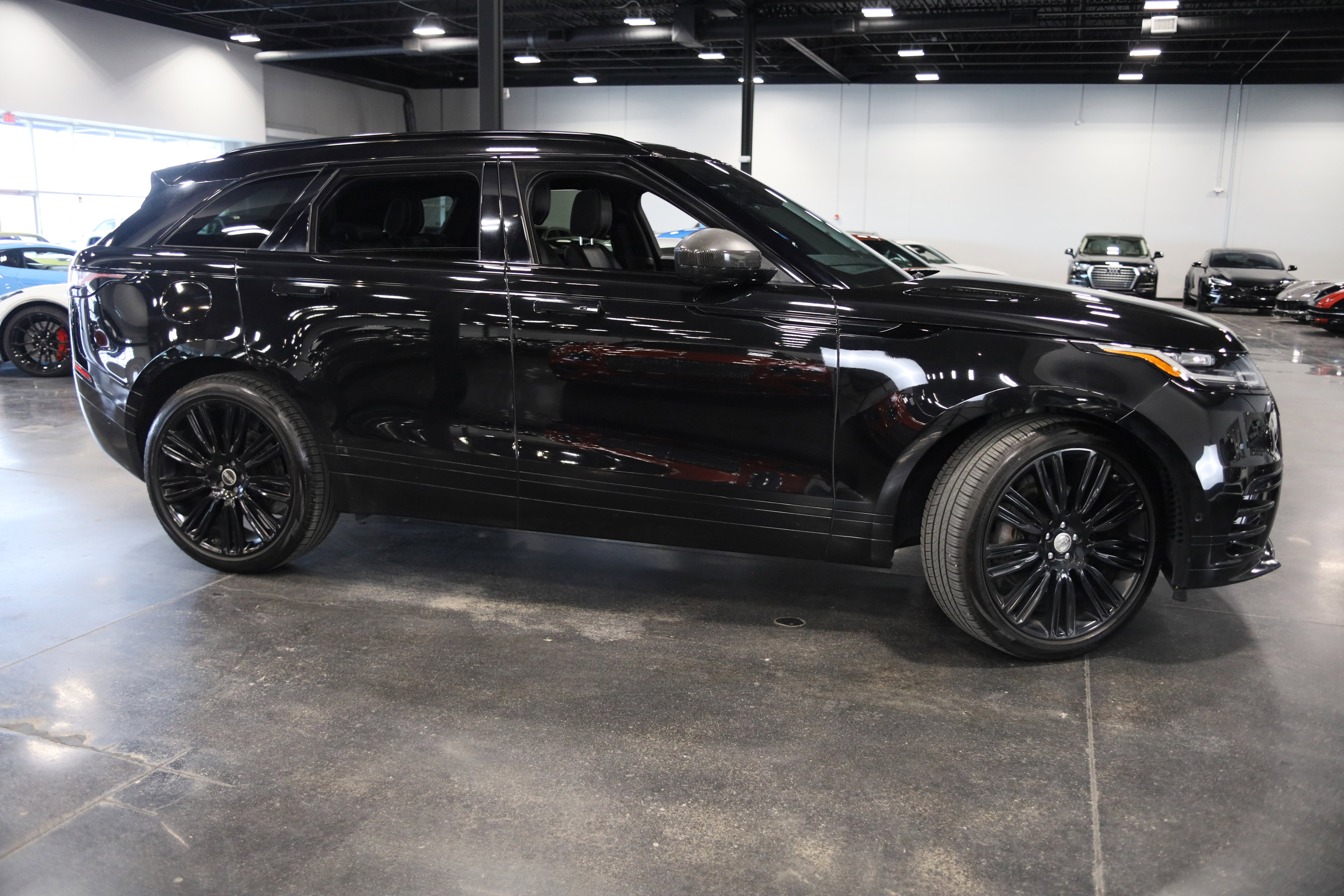 Used 2019 Land Rover Range Rover Velar R-Dynamic SE image 8