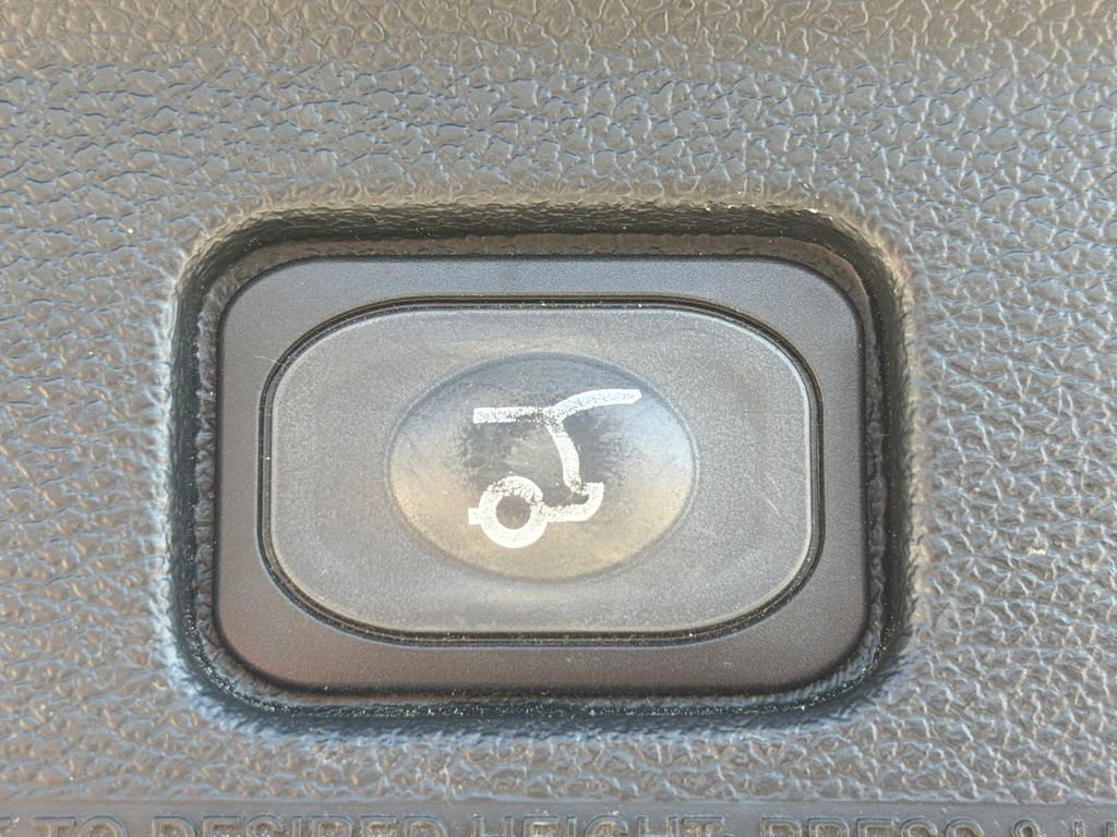 Used 2019 Ford Explorer Limited image 33