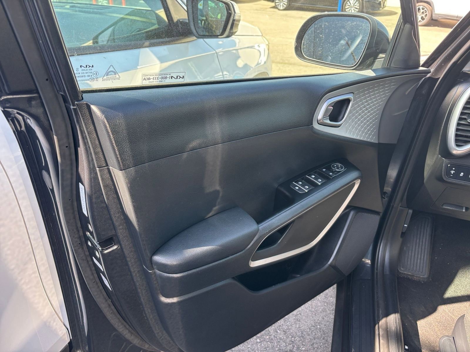 Used 2025 Kia Soul LX w/ LX Technology Package image 18