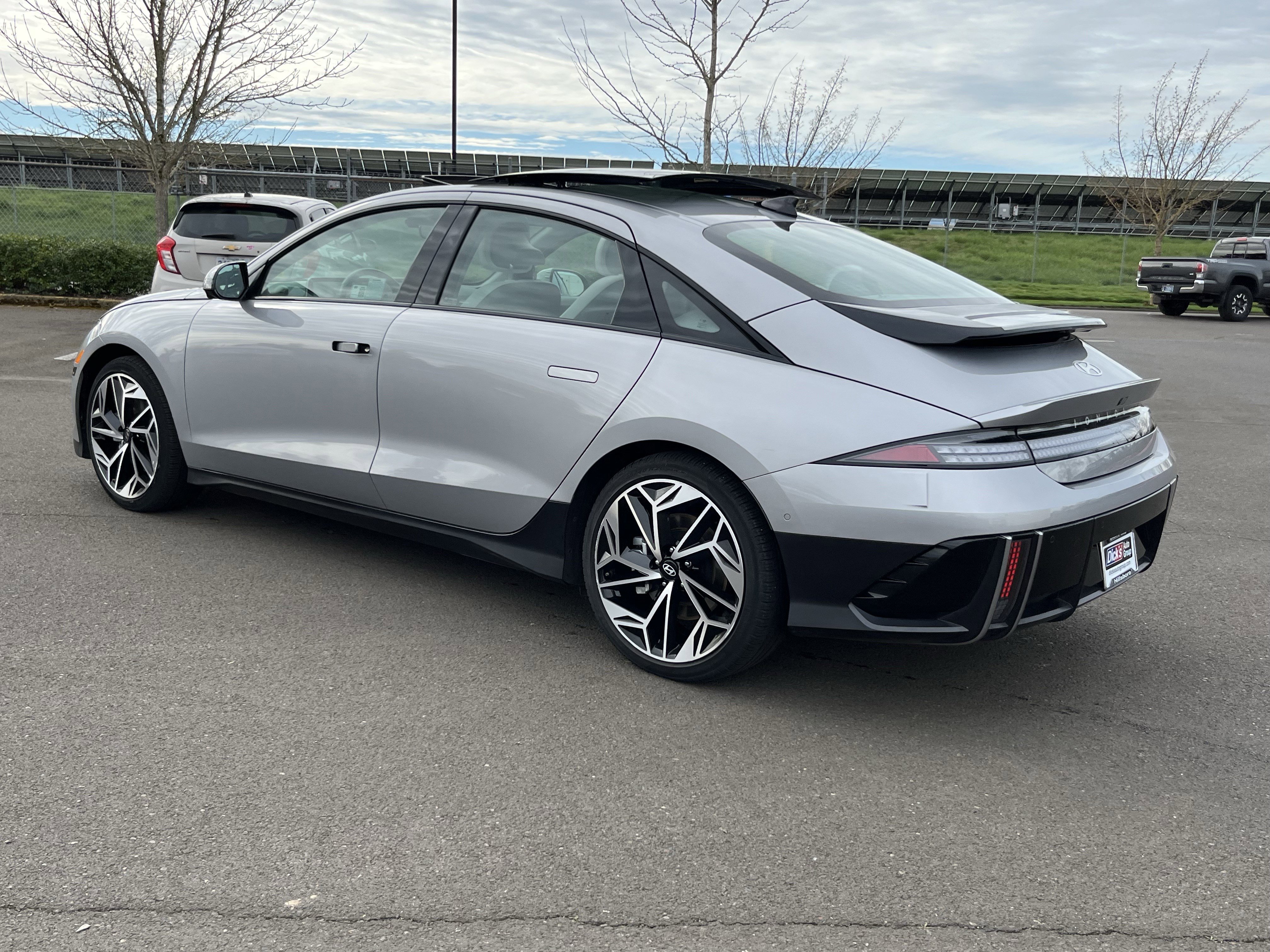 Used 2024 Hyundai Ioniq 6 Limited image 3