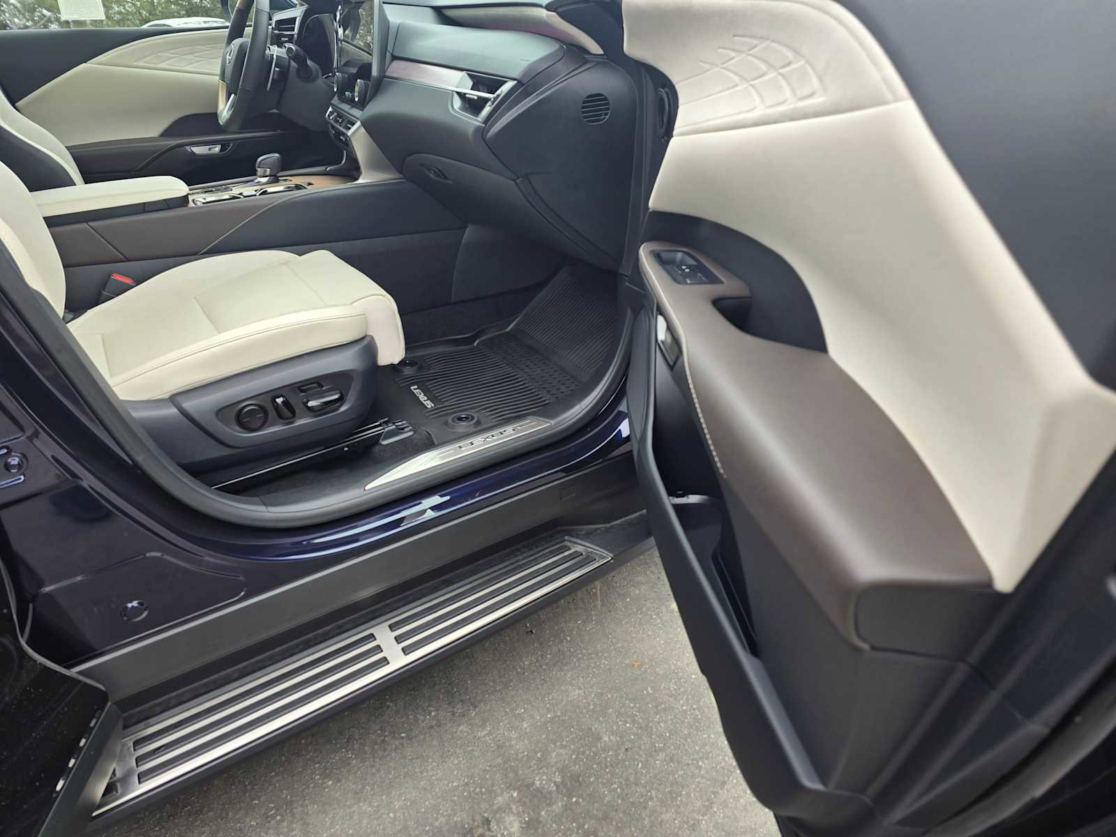 Used 2025 Lexus RX 350 image 10