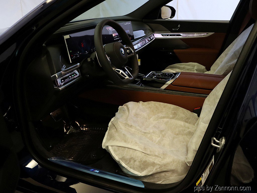 Used 2026 BMW 750e xDrive image 12