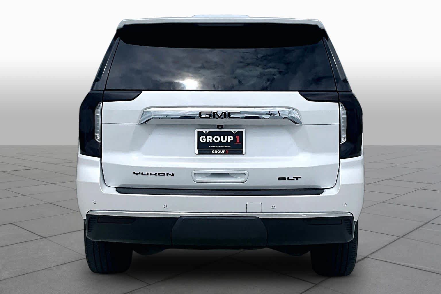 Used 2024 GMC Yukon SLT w/ SLT Luxury Package RWD image 5
