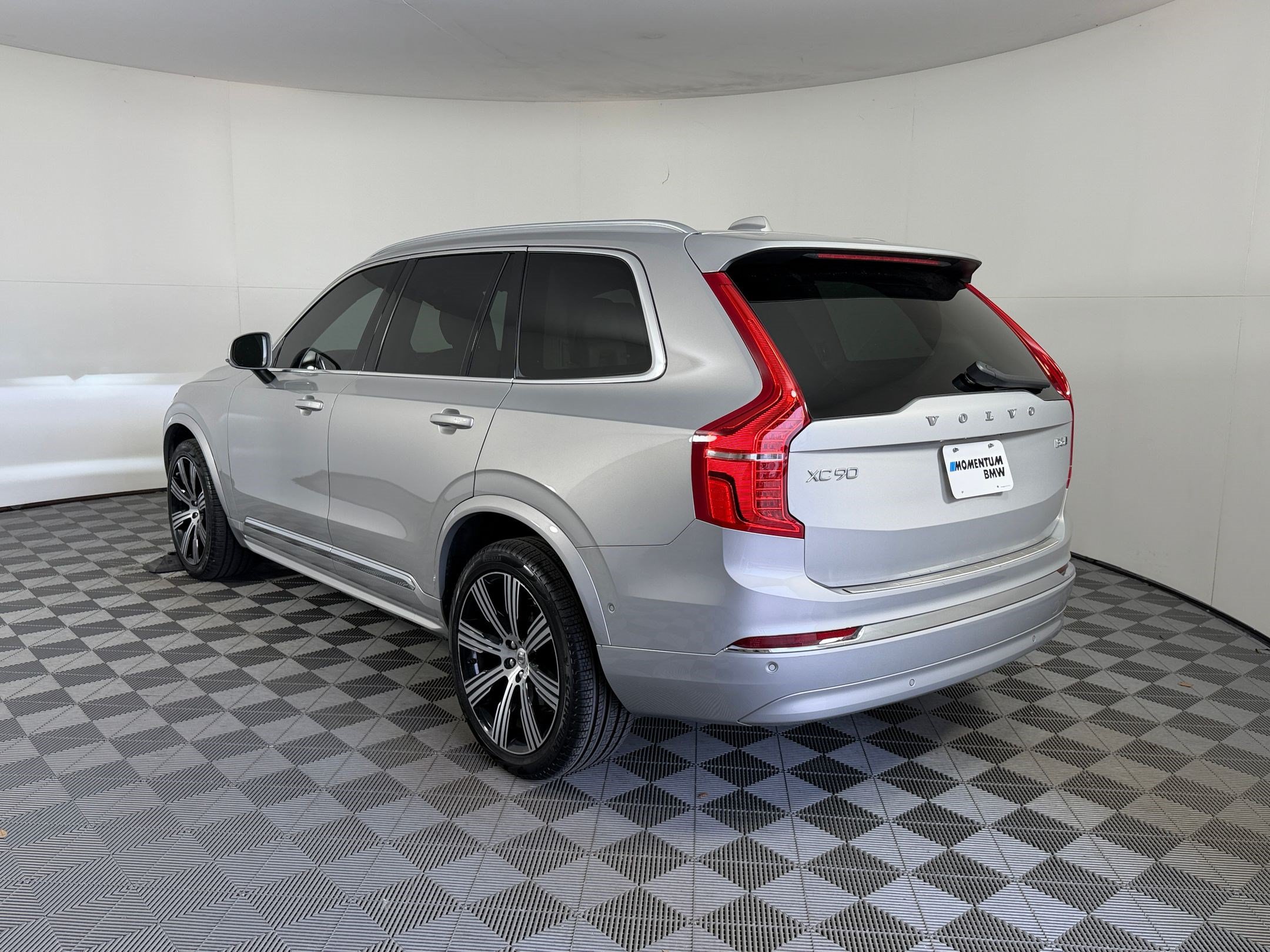 Used 2023 Volvo XC90 B6 Ultimate w/ Protection Package Premier AWD/4WD image 3