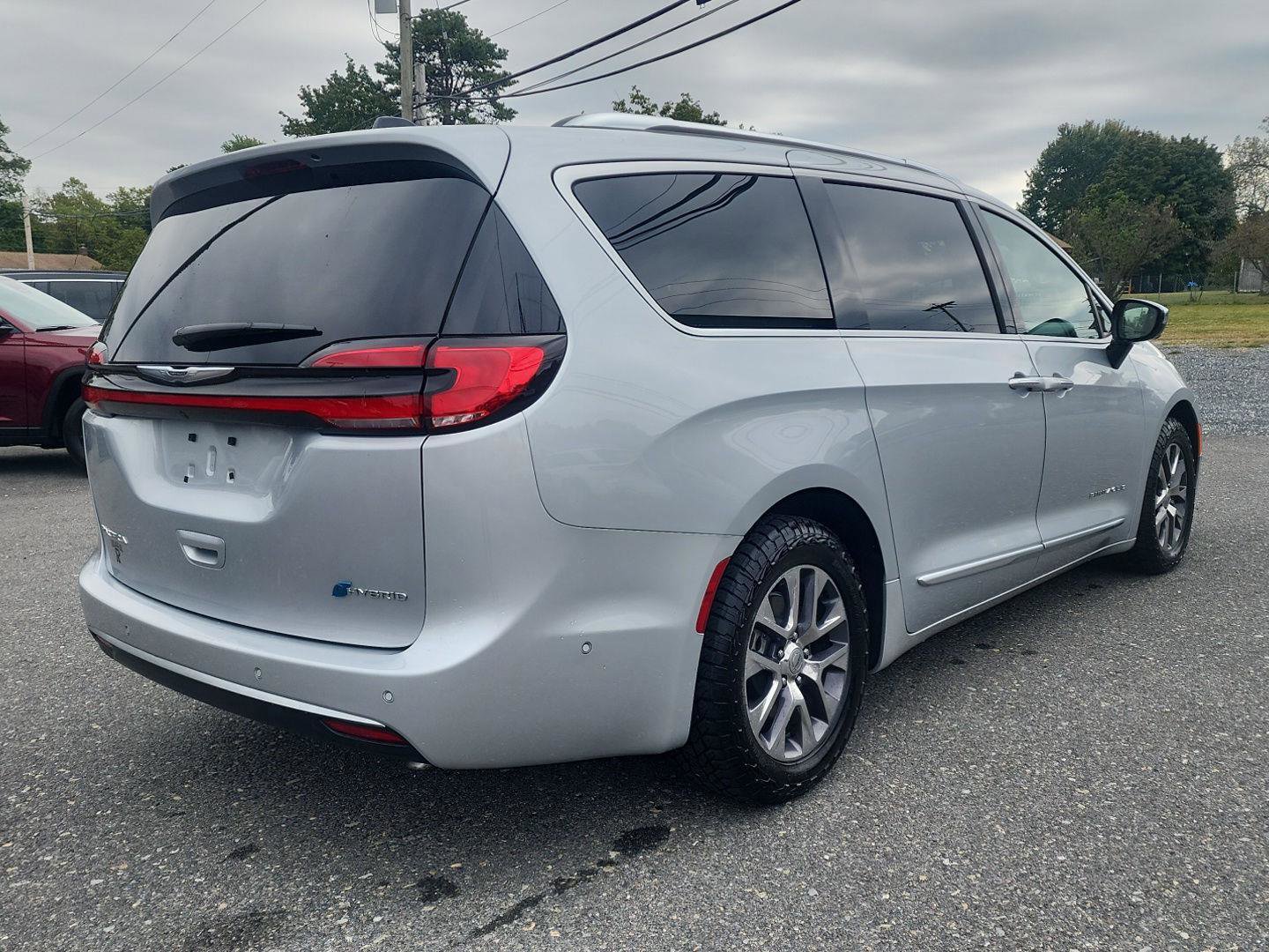 Used 2023 Chrysler Pacifica Pinnacle image 5