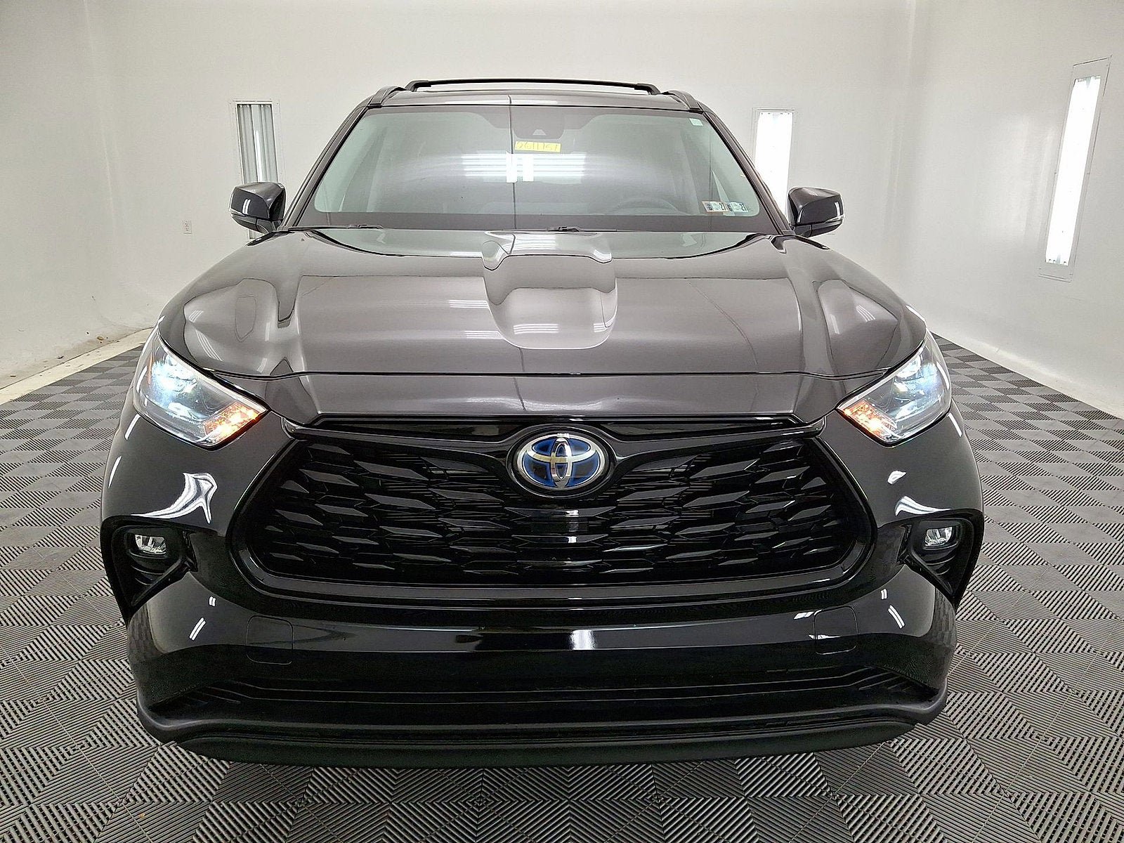 Certified 2024 Toyota Highlander XLE AWD/4WD image 29