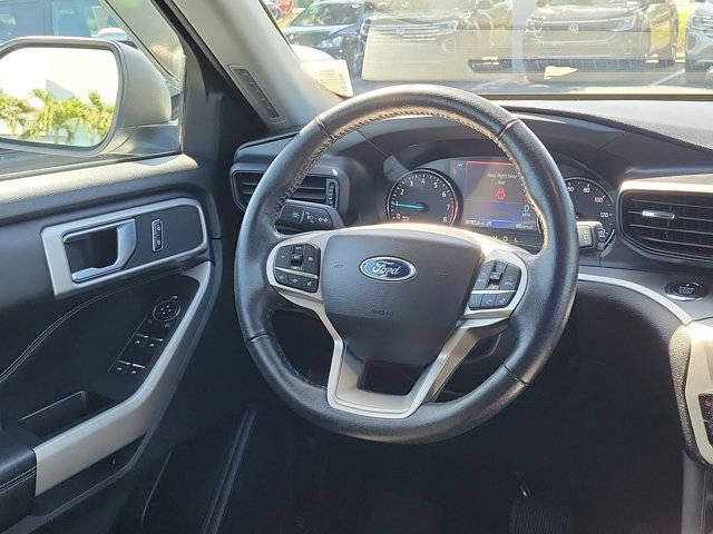 Used 2021 Ford Explorer XLT AWD/4WD image 3