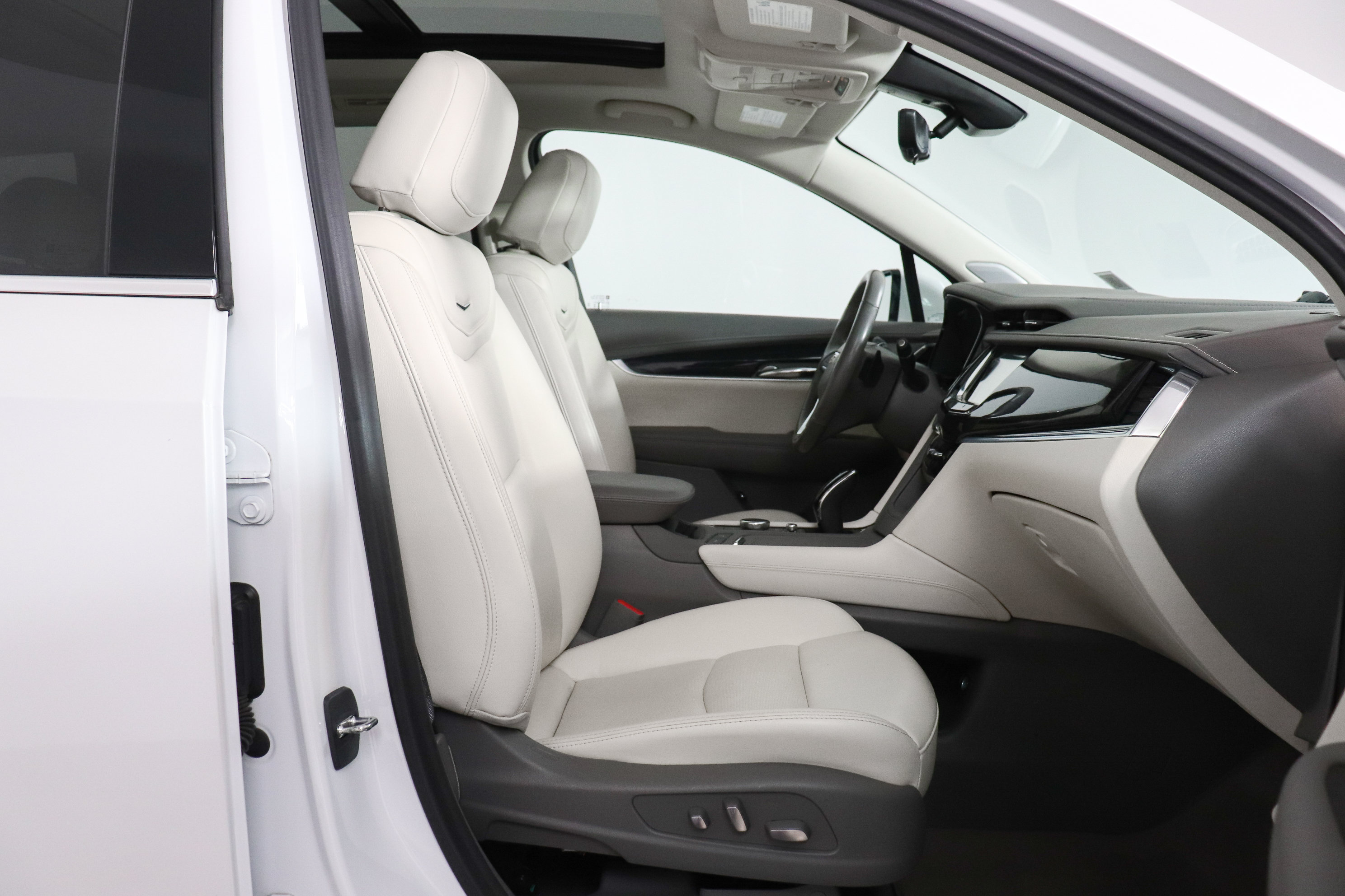 Used 2024 Cadillac XT6 Premium Luxury w/ Technology Package AWD/4WD image 15