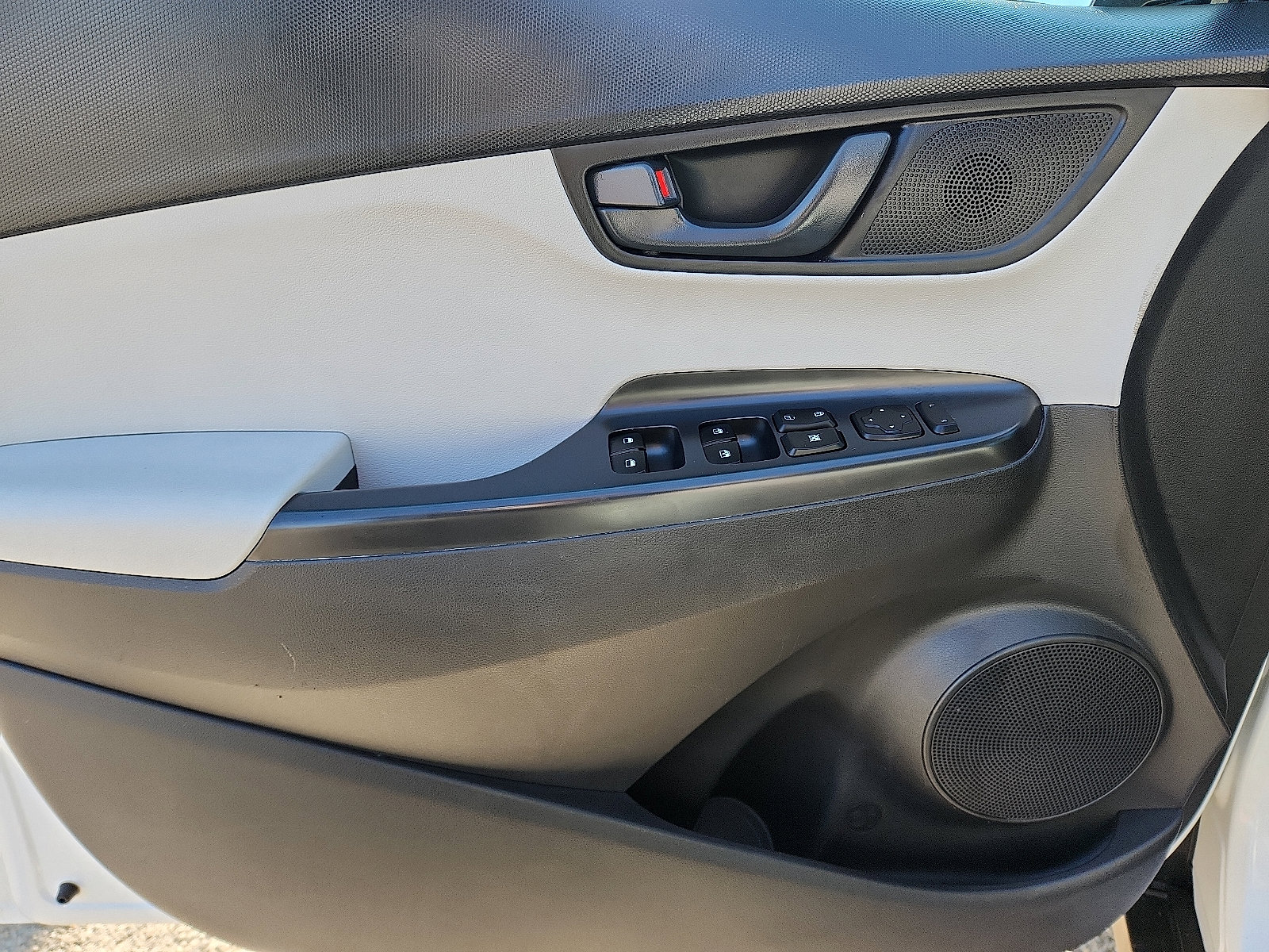 Used 2023 Hyundai Kona SEL image 12