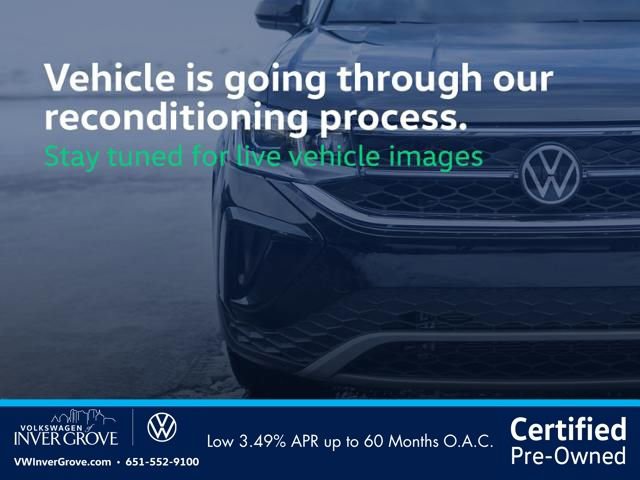 Used 2025 Volkswagen Taos SE AWD/4WD image 1