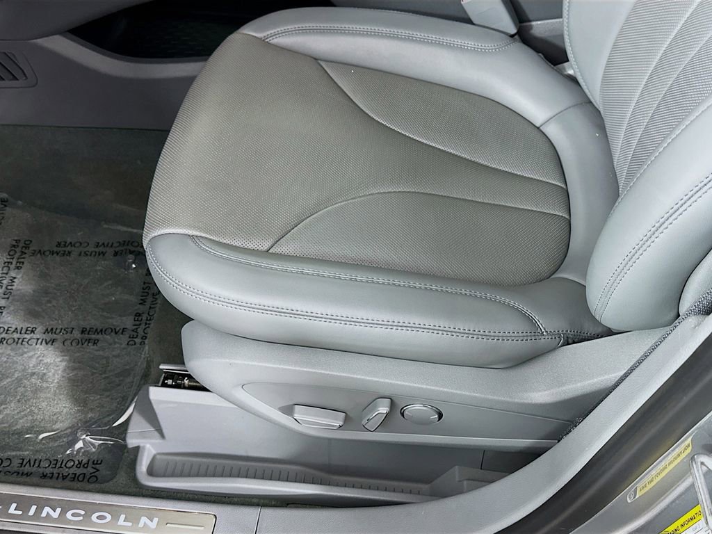 Used 2022 Lincoln Nautilus Reserve image 26