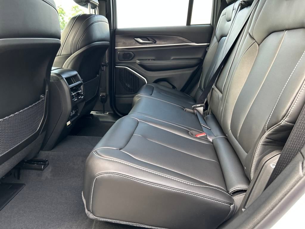 New 2025 Jeep Grand Cherokee Limited w/ Black Appearance Package image 25