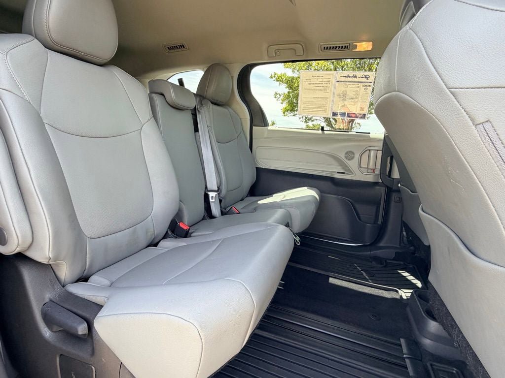 Used 2023 Toyota Sienna XLE image 11