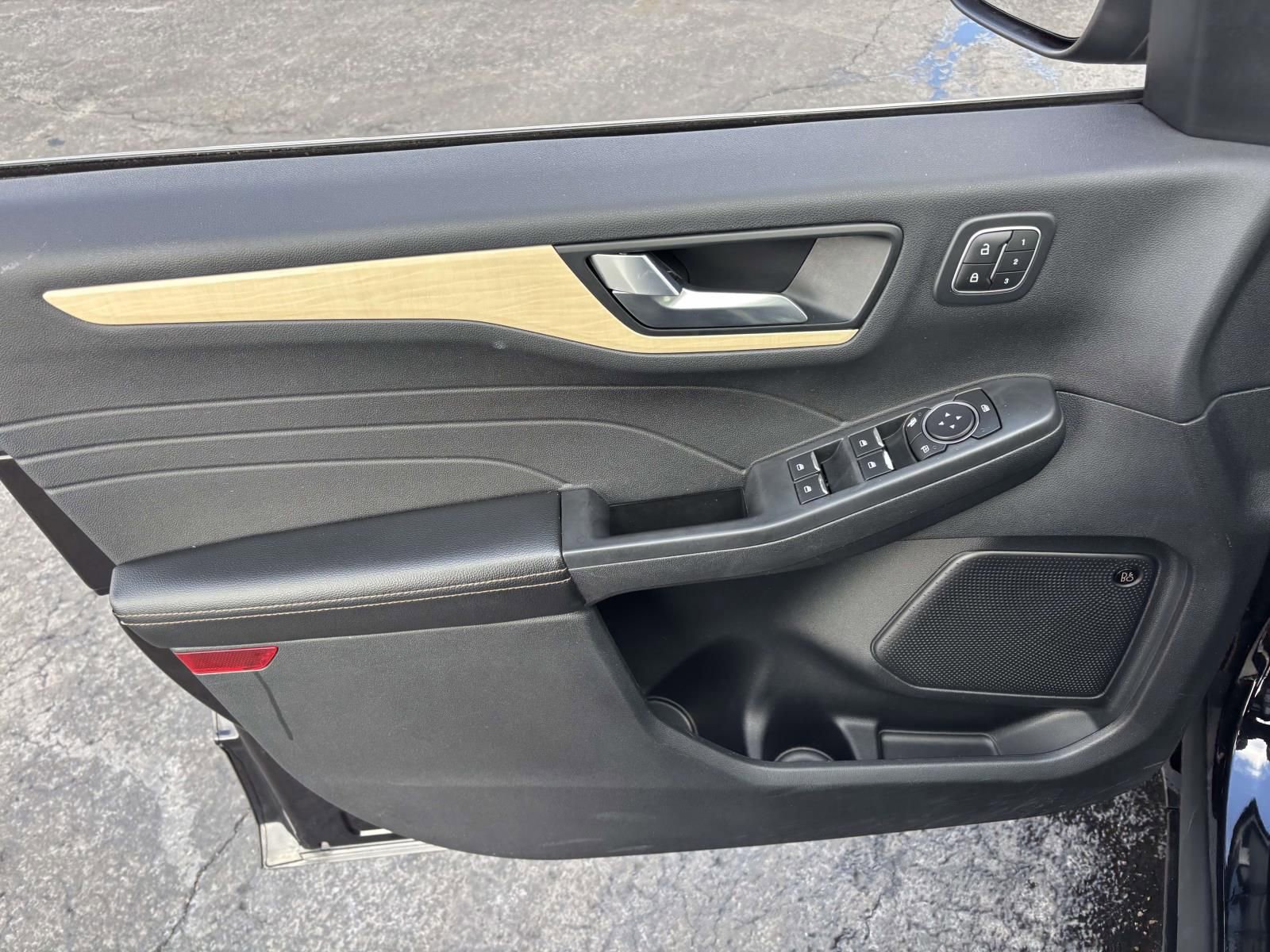 Used 2022 Ford Escape Titanium w/ Titanium Elite Package image 13