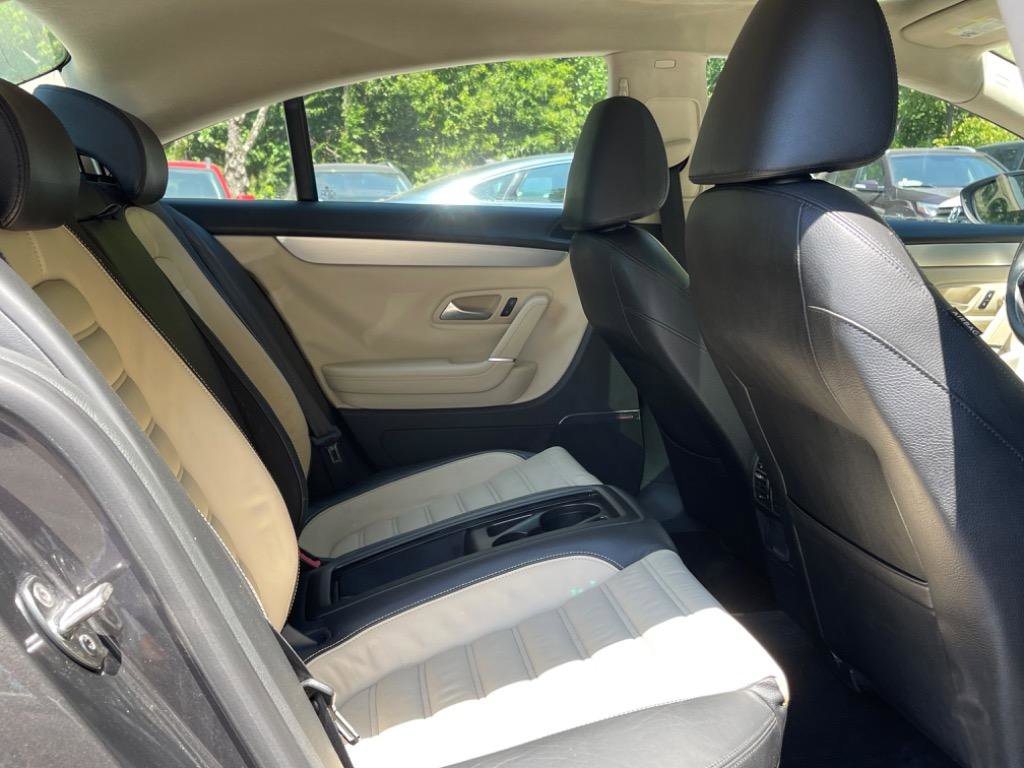 Used 2009 Volkswagen CC Luxury image 30