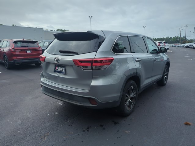 Used 2019 Toyota Highlander LE FWD image 5