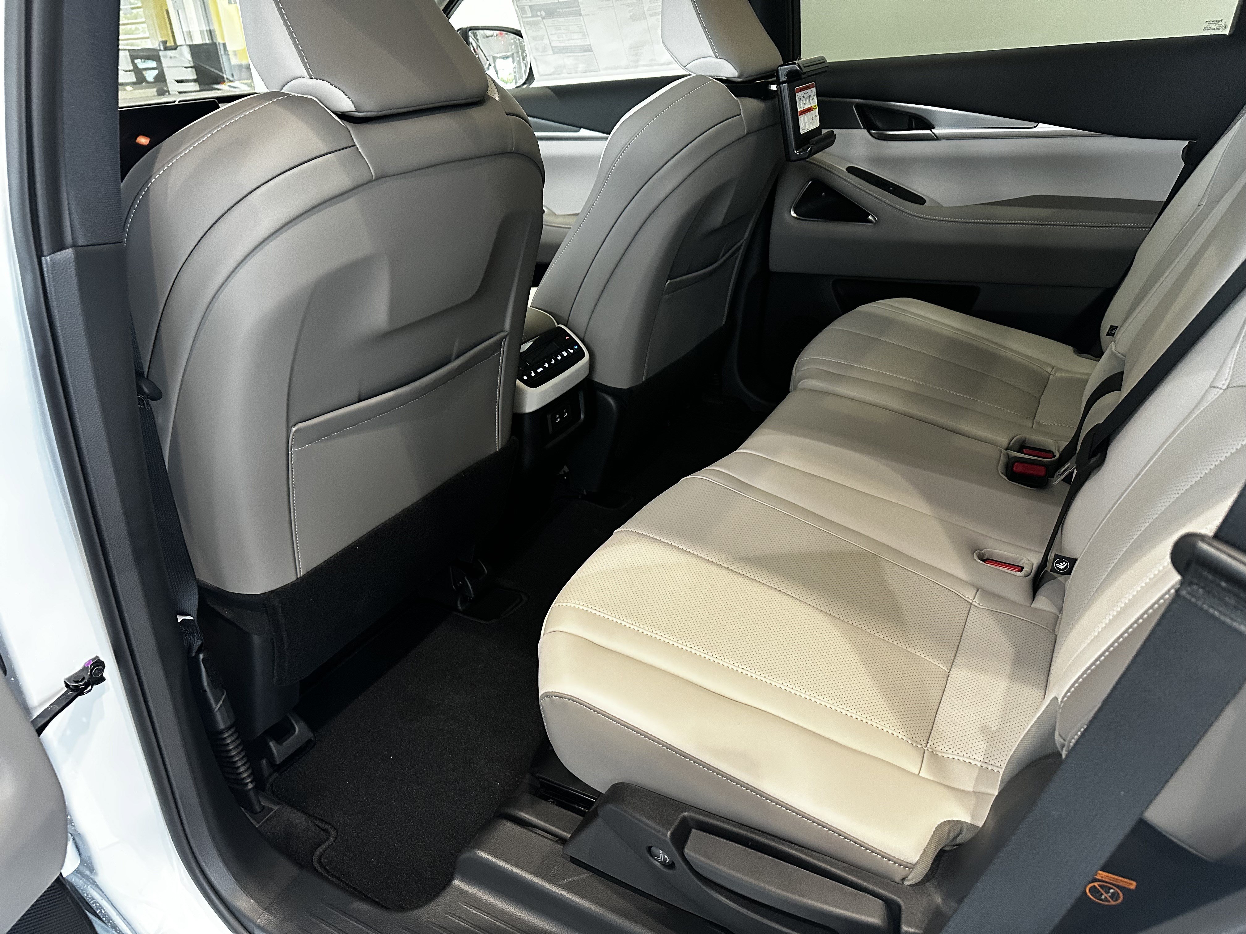 New 2027 INFINITI QX60 Luxe w/ Family Package AWD/4WD image 12