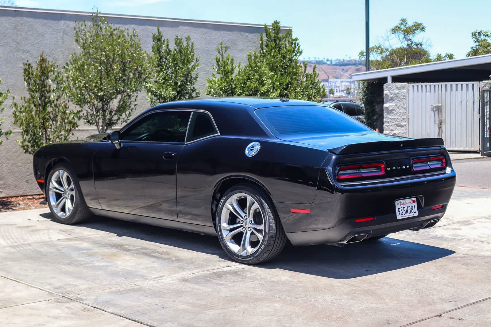 Used 2022 Dodge Challenger R/T RWD image 4