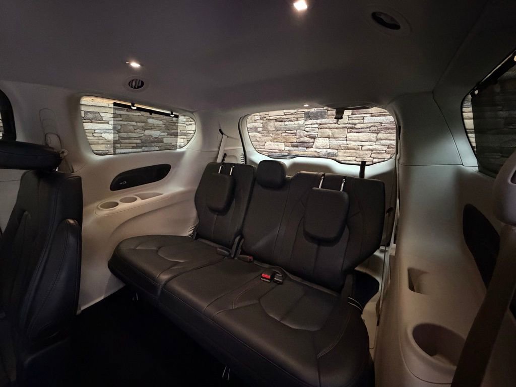 Used 2019 Chrysler Pacifica Touring-L Plus image 32