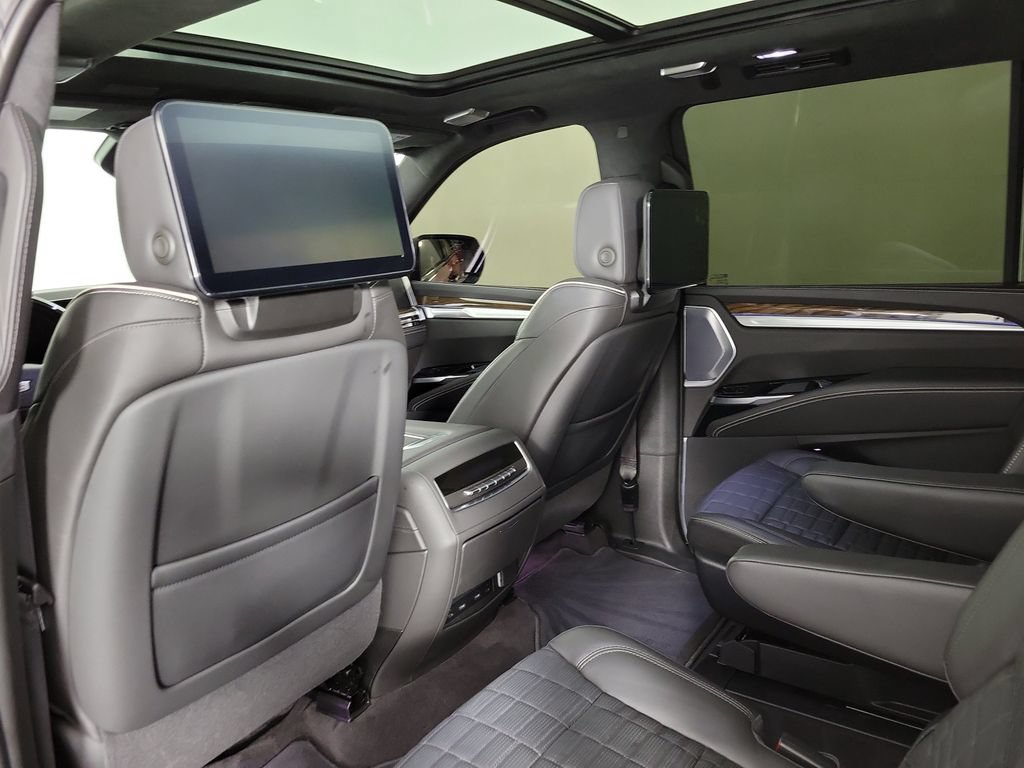 Certified 2026 Cadillac Escalade ESV Platinum Sport w/ LPO, ONYX Package AWD/4WD image 14