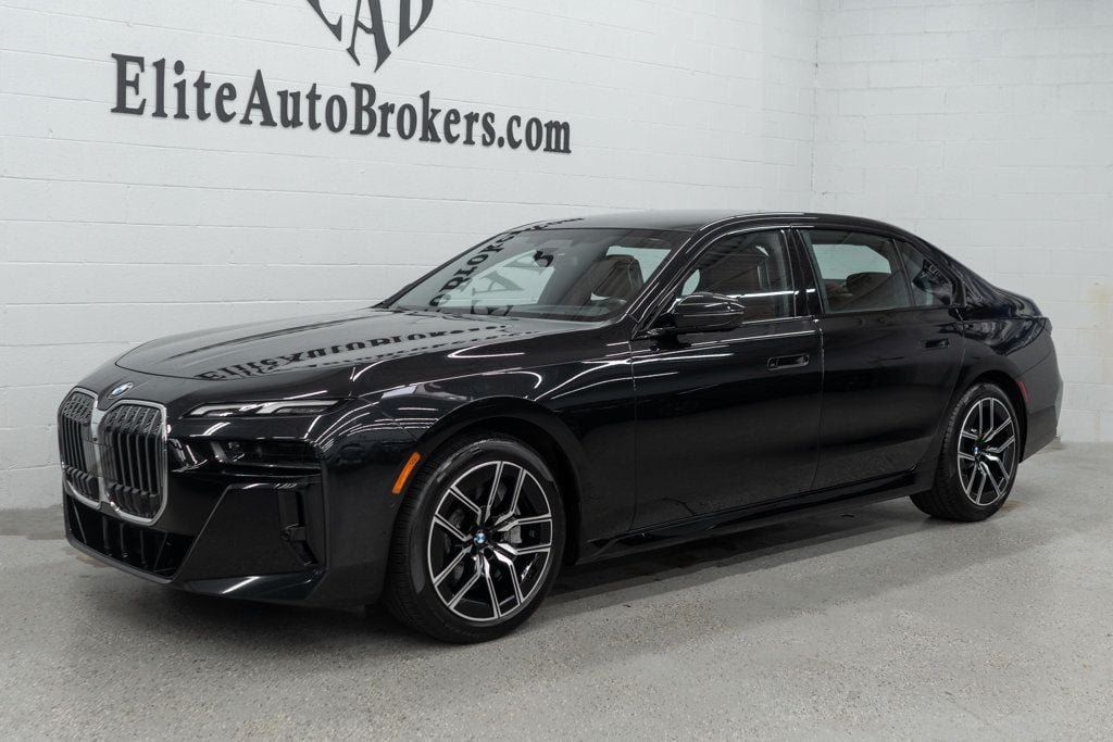 Used 2023 BMW 760i xDrive AWD/4WD image 47