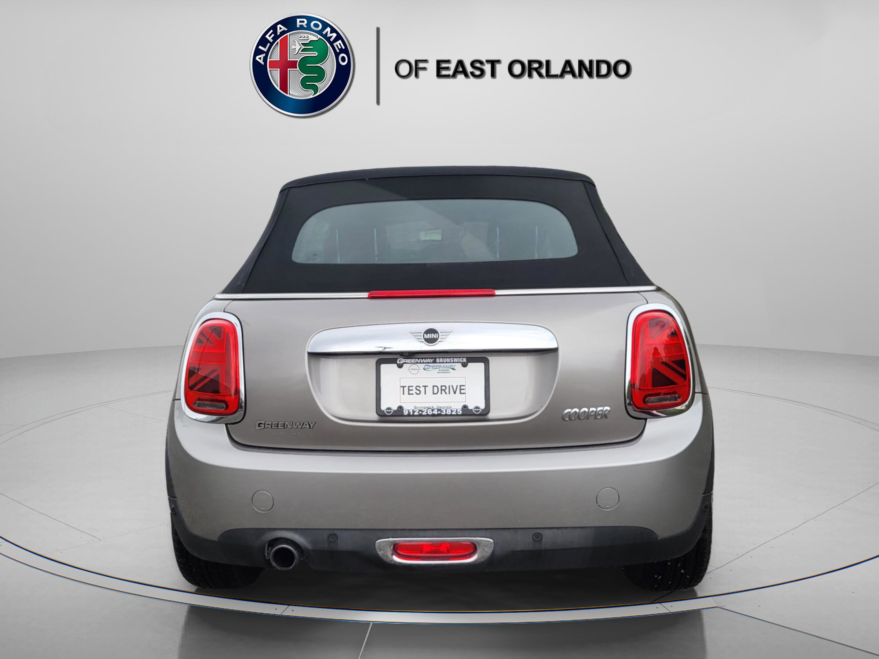 Used 2019 MINI Cooper Convertible w/ Premium Package image 9