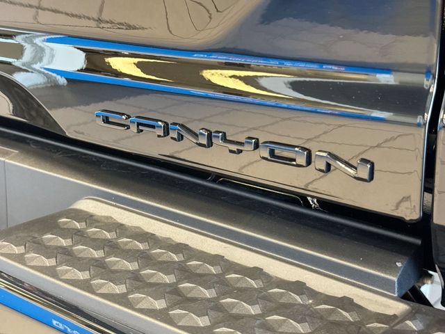 New 2026 GMC Canyon Denali w/ LPO, Denali Black Edition AWD/4WD image 9