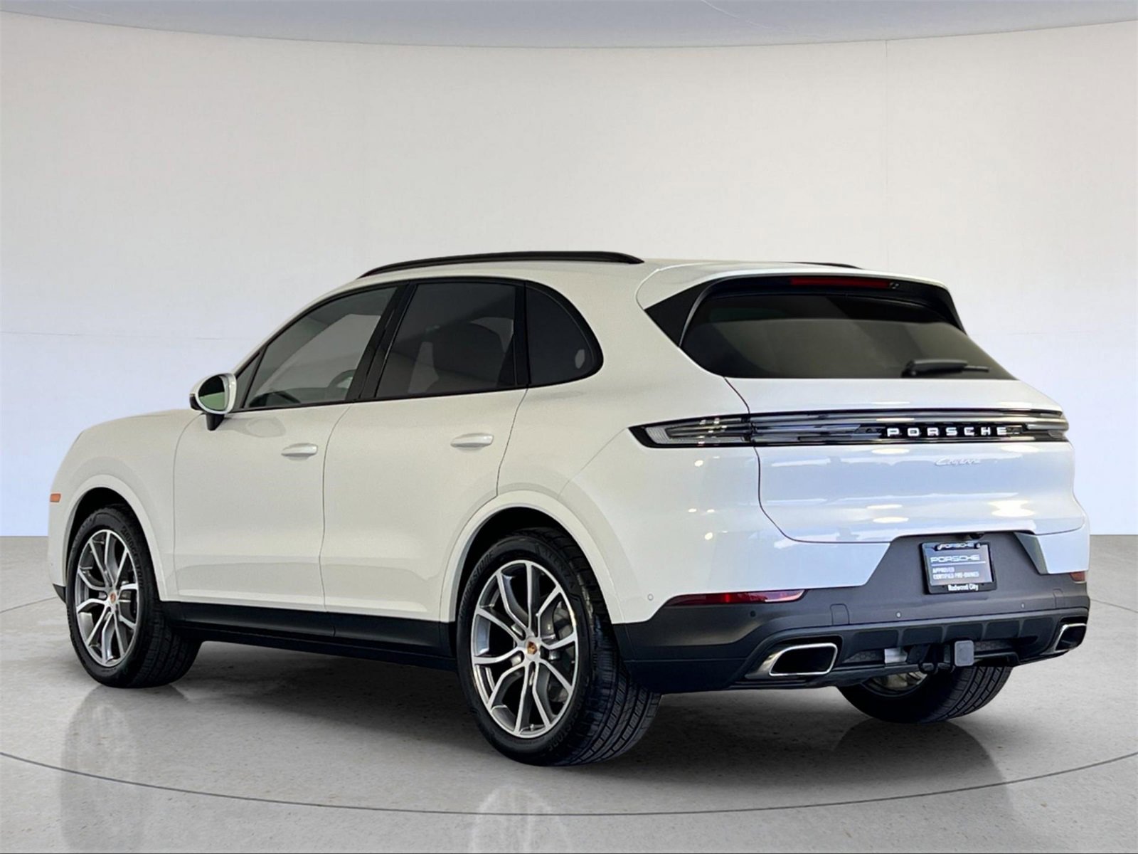 Certified 2025 Porsche Cayenne image 3