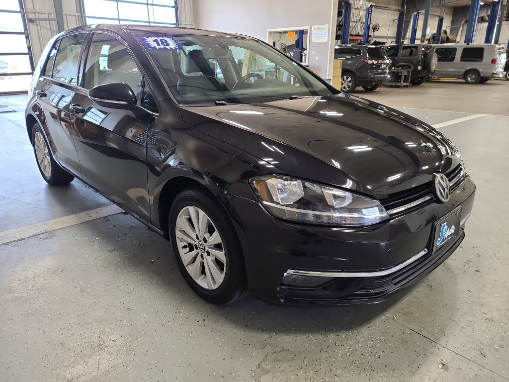 Used 2018 Volkswagen Golf SE image 3