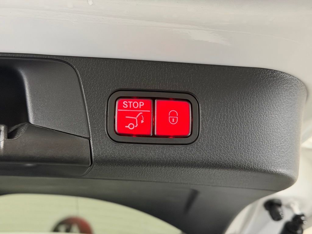 New 2026 Mercedes-Benz GLB 250 4MATIC image 12