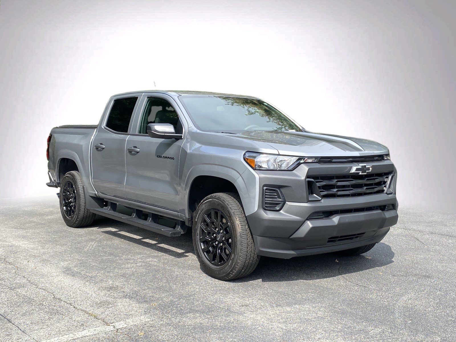 Used 2026 Chevrolet Colorado W/T RWD image 2